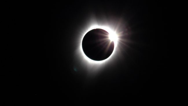 diamond ring on total eclipse