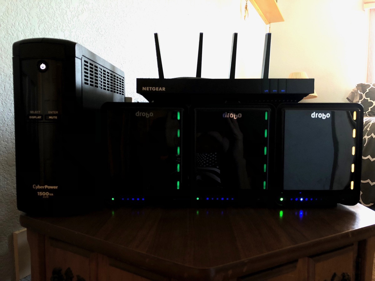 3 Drobos UPS netgear nighthawk