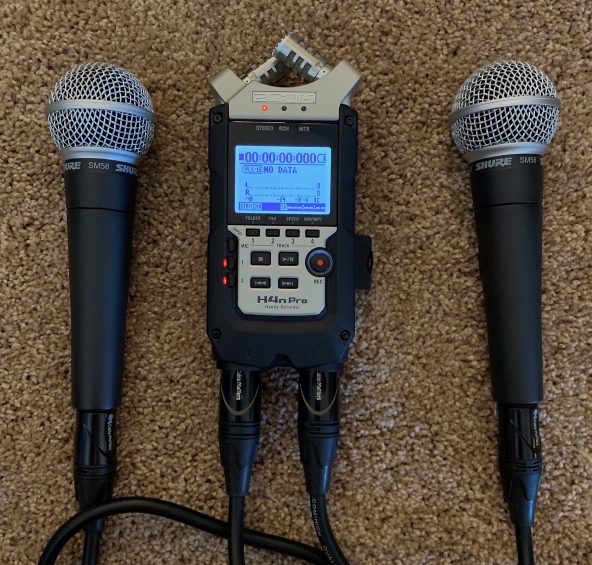 Zoom H4n Pro + 2 SM58 mics