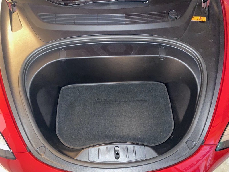 #title# Tesla Model 3 front trunk