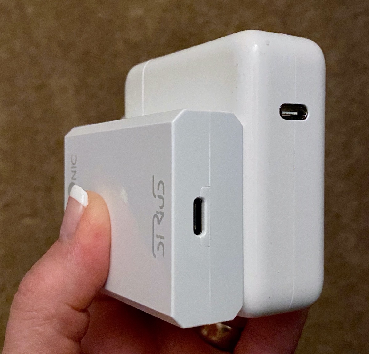 #title# Eggtronic Sirius vs Apple 61W