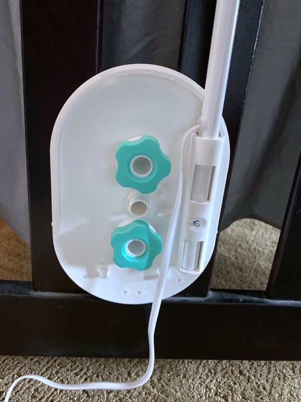 #title# Cubo Clamped to Crib