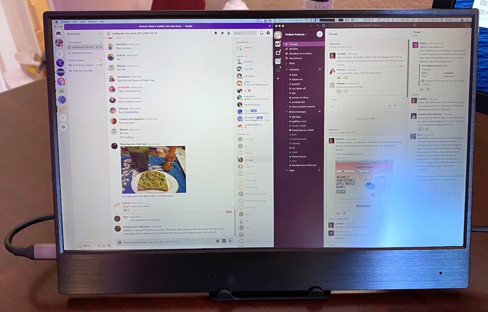 Eyoyo at 2560x1440 with Discord and Slack on screen