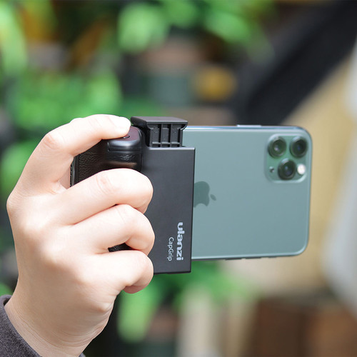 #title# Ulanzi CapGrip hand holding grip on phone