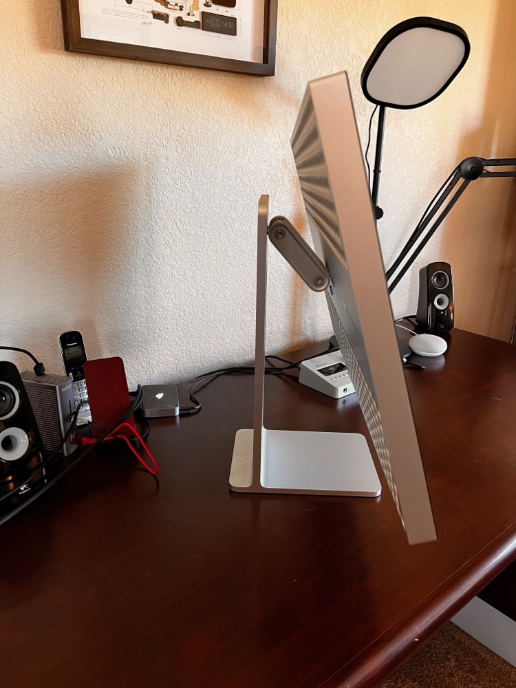 #title# Pro Display XDR on Pro Stand