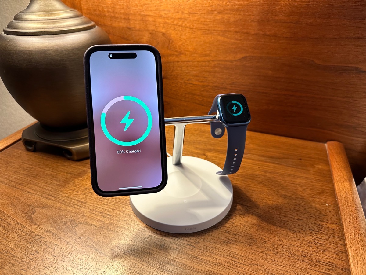 IPhone 14 Pro Apple Watch on Belkin 3 in 1 Charging Stand