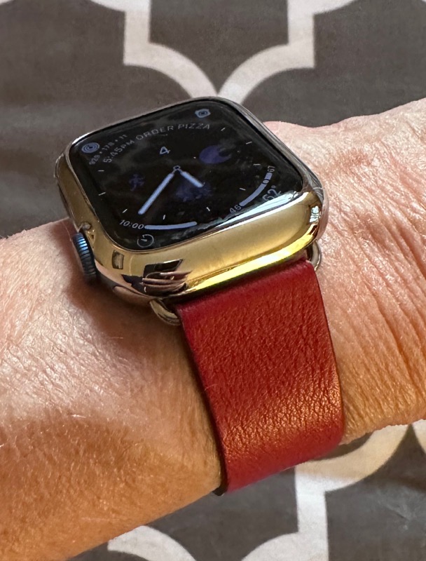 06 Ringke Bezel on Apple Watch from an Angle.jpeg Ringke Bezel on Apple Watch from an Angle