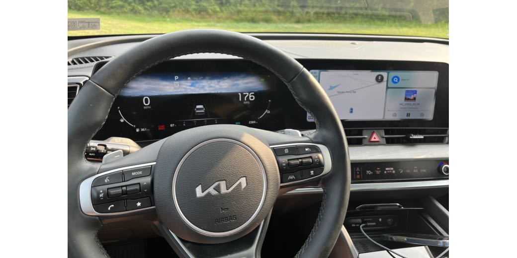 Kia Sportage Instrument Panel and CarPlay Screens