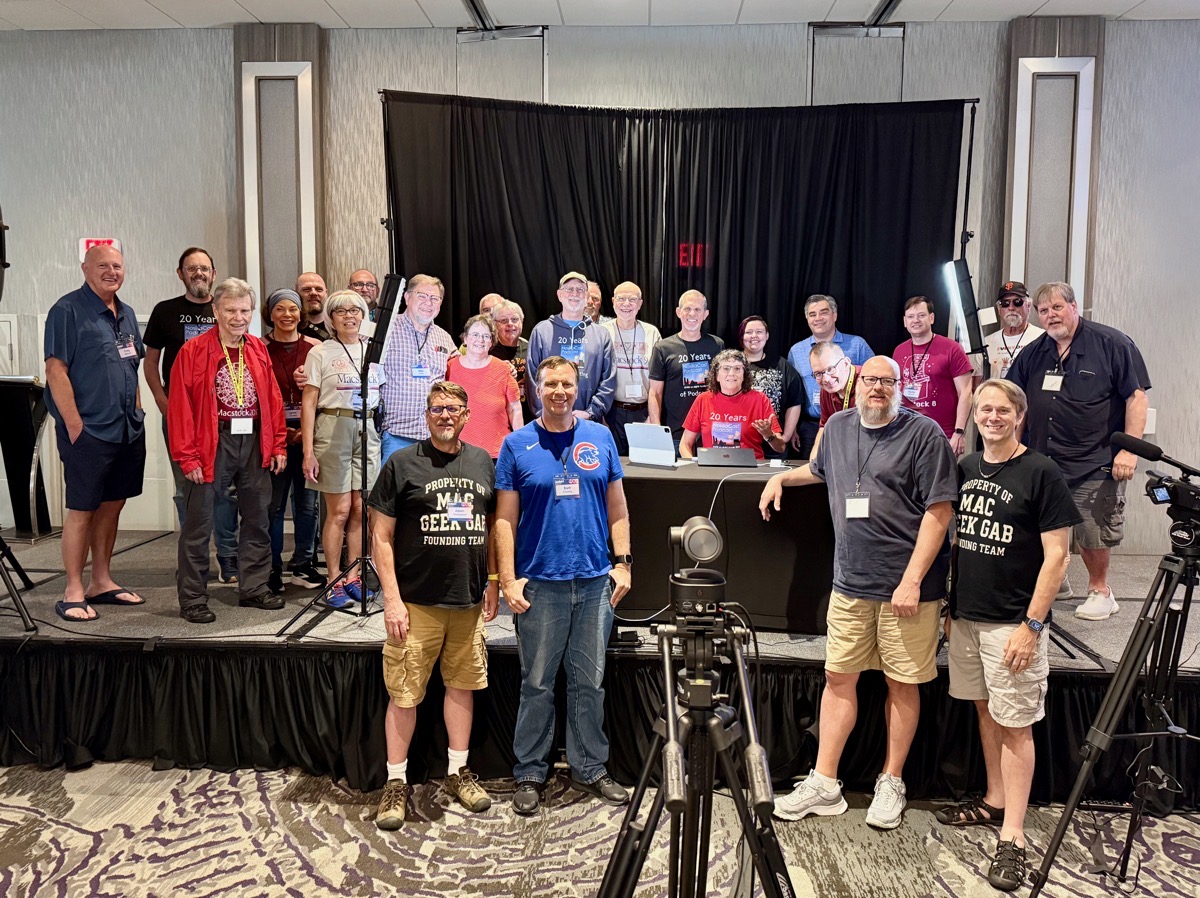 NosillaCastaways at Macstock. 26 people on and in front of the stage with me and Steve in the center. Keep reading to hear who was in the photo