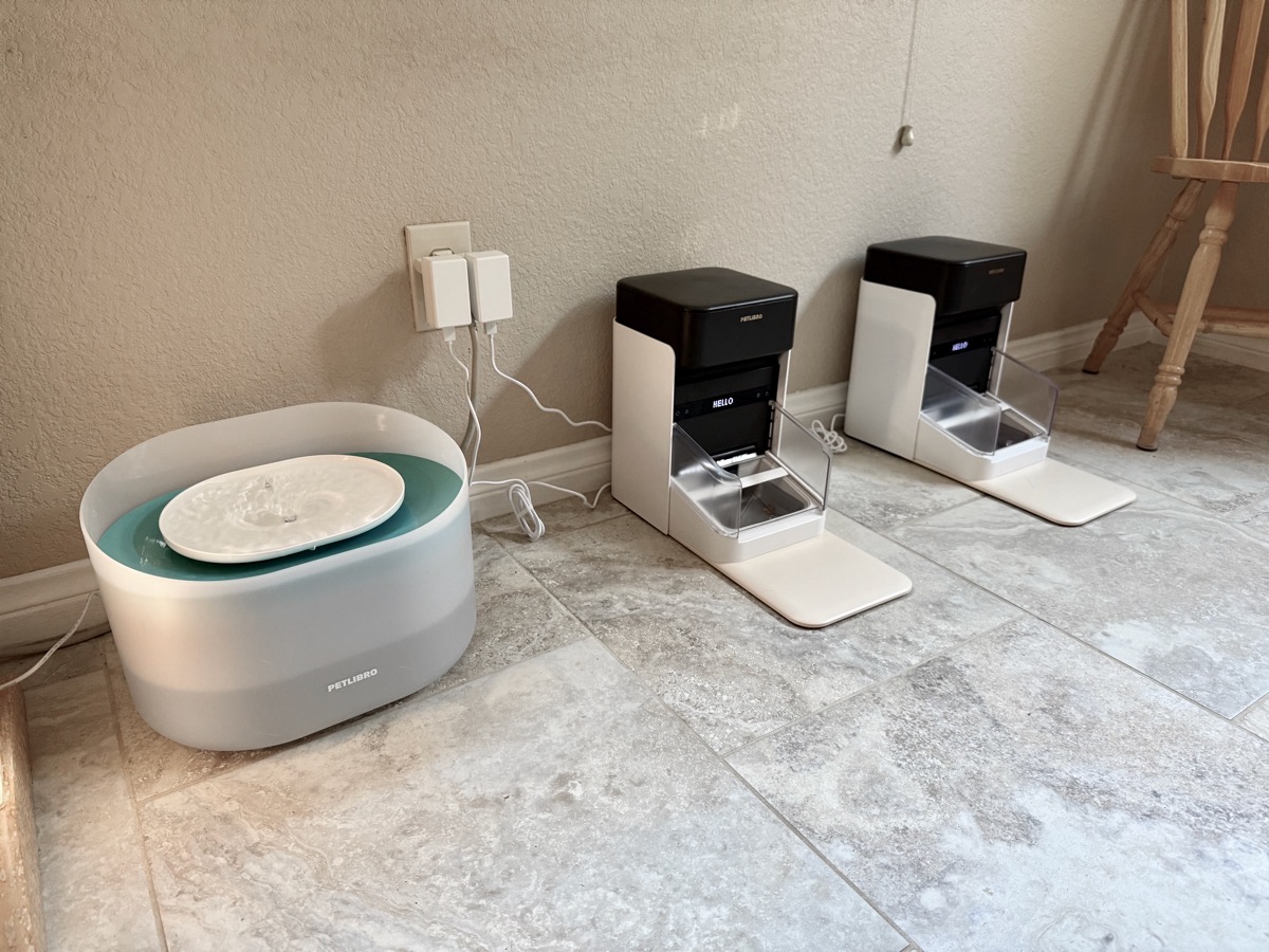 PETLIBRO RFID cat feeders and Capsule Fountain.