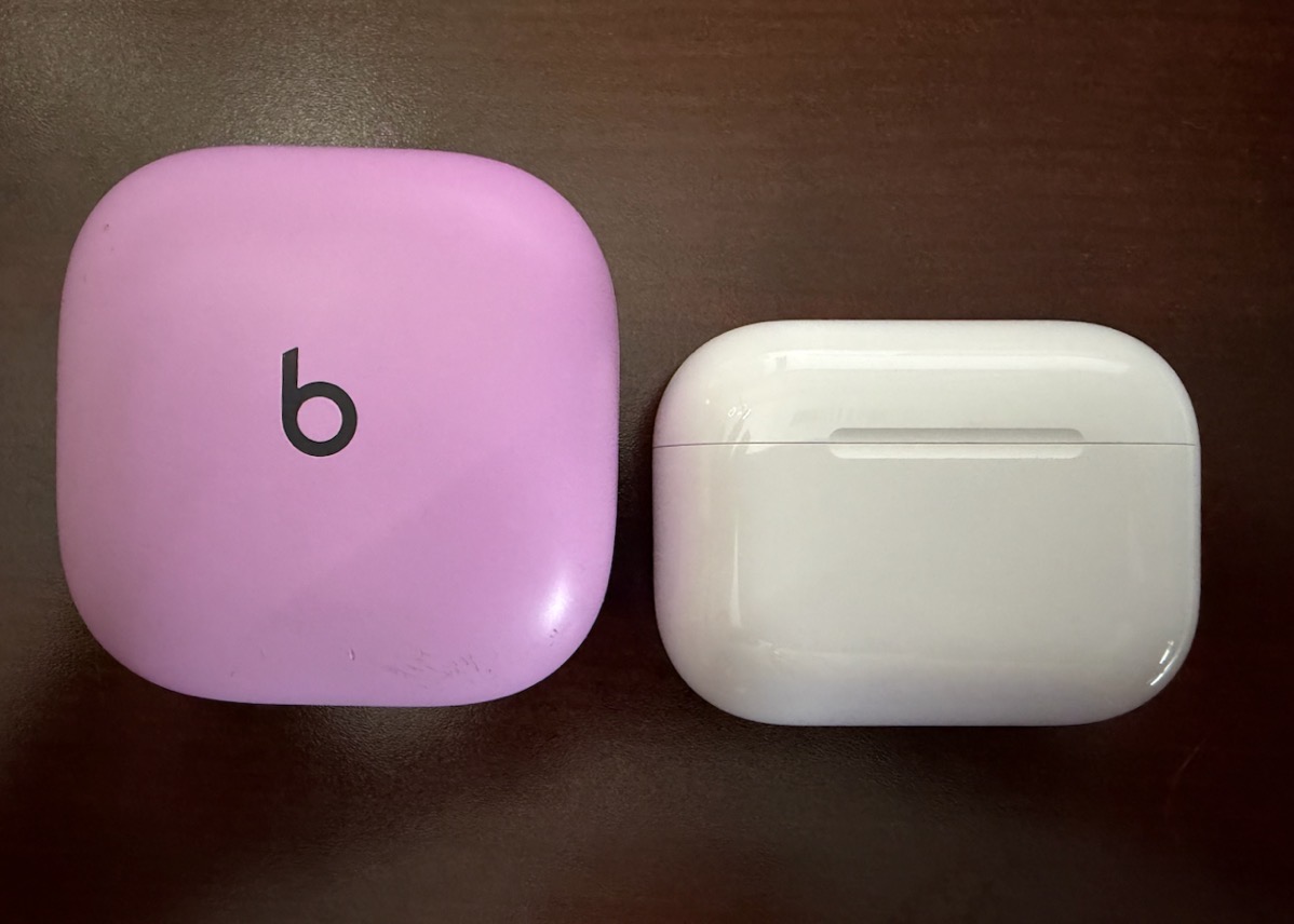Beats Fit Pro in stone purple AirPods Pro in white.jpeg Beats Fit Pro in stone purple AirPods Pro in white. The Beats are about 50% taller and maybe a little bit narrower.