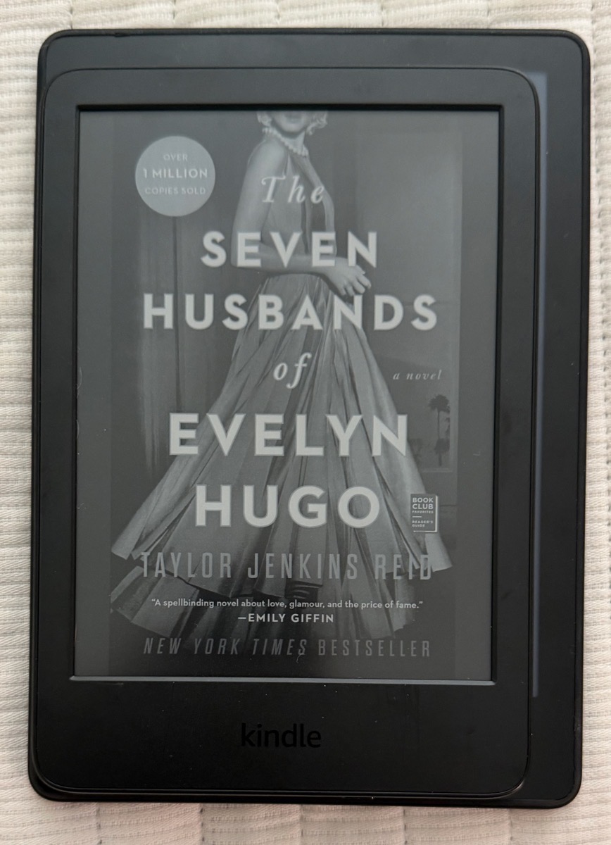 KIndle nothing way smaller on top of Kindle Oasis.jpeg KIndle nothing way smaller on top of Kindle Oasis.