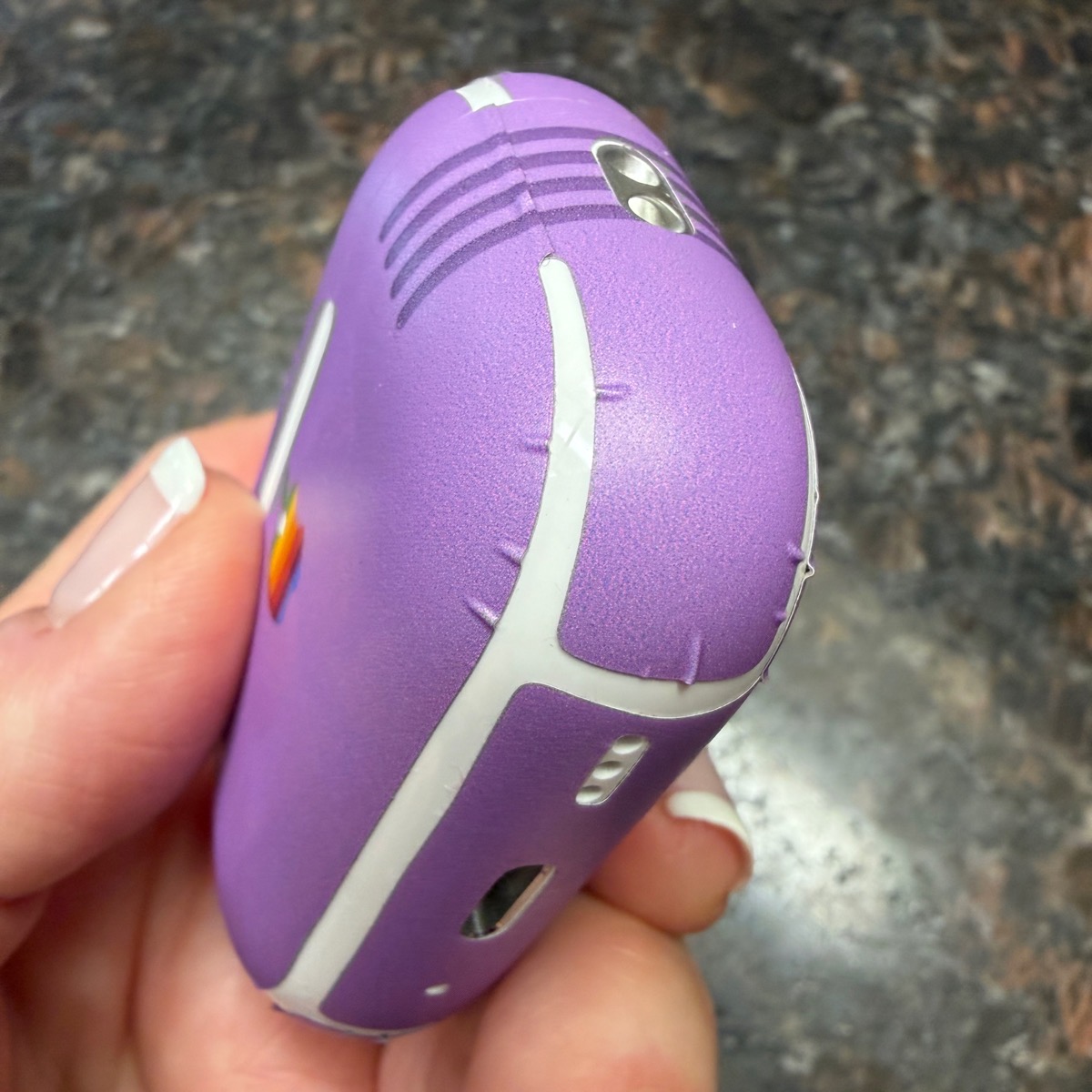 Slickwraps AirPods Pro 3 showing overlapped edge and lots of wrinkles on corners.jpeg Slickwraps AirPods Pro 3 showing overlapped edge and lots of wrinkles on corners.