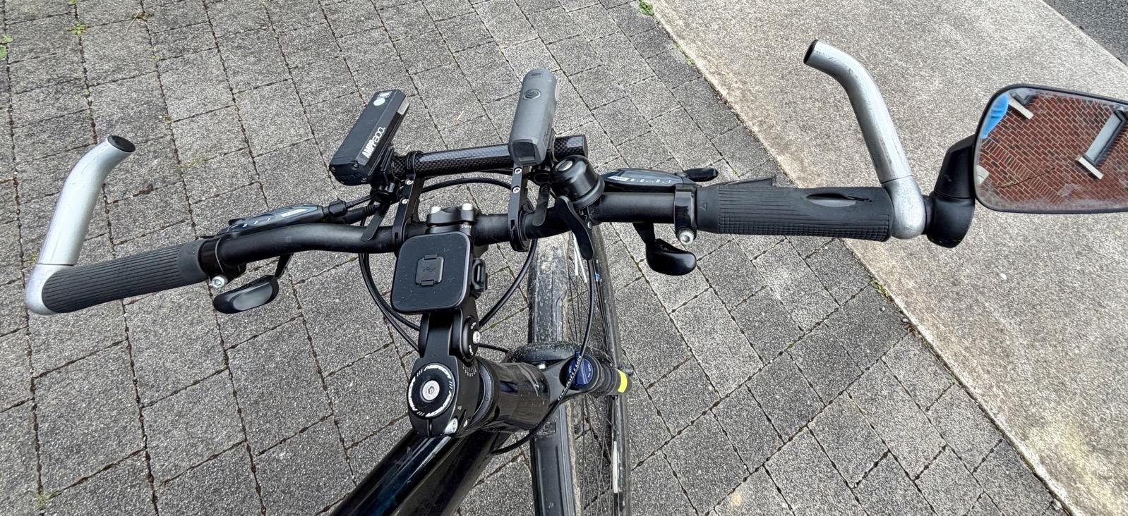 PD Universal Mount — Full Bar.jpeg Full view of mountain bike with PD Out Front Mount