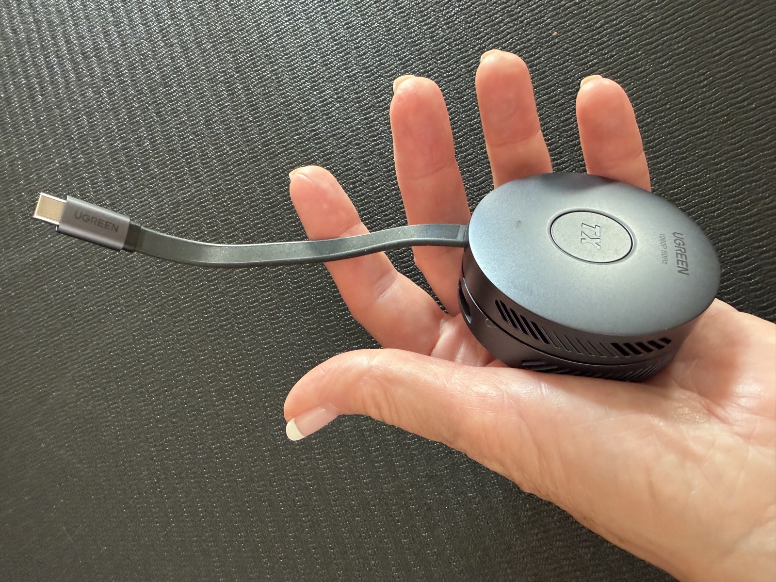 UGREEN transmitter and receiver in the palm of my hand.jpeg UGREEN transmitter and receiver in the palm of my hand.