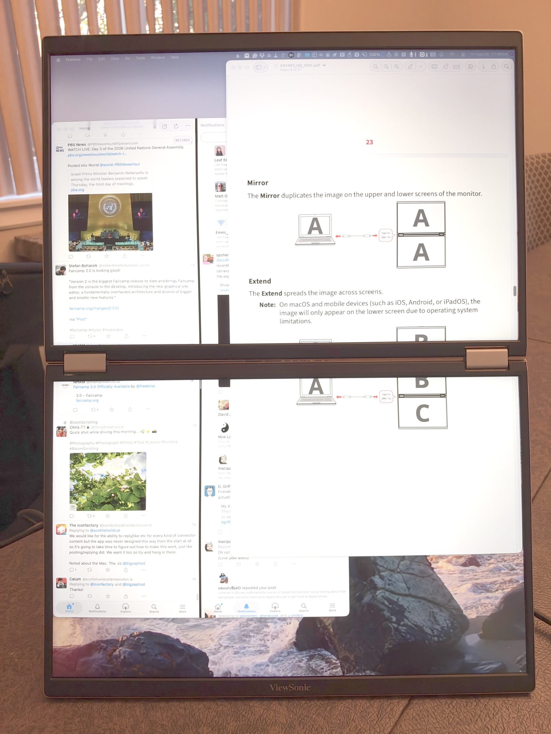 Landscape displays one above the other in full screen mode emphasizing hinge gap.jpeg Landscape displays one above the other in full screen mode emphasizing hinge gap.